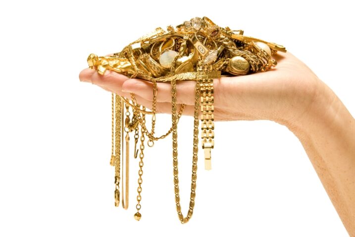 Cash For Gold Location, Get cash for your gold bracelets and necklaces in New York.