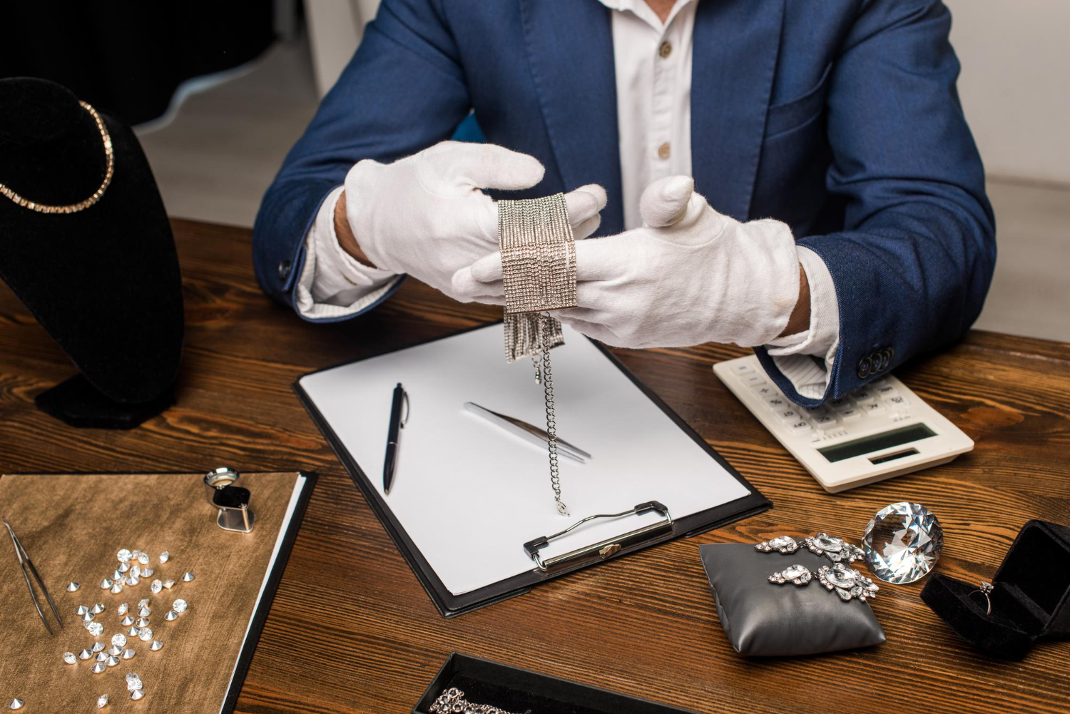 Experienced diamond buyers