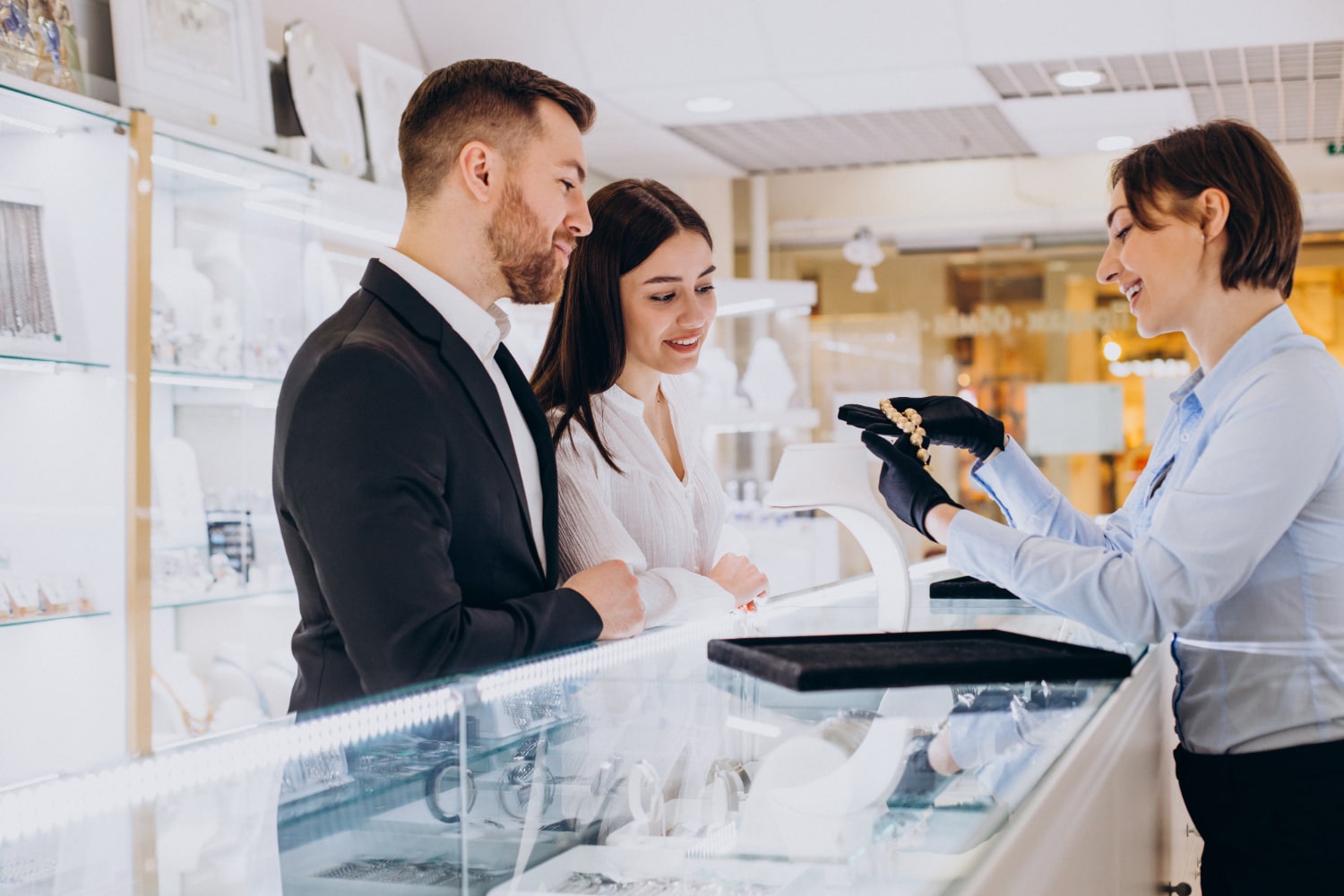 Exclusive Buyers: Trusted place to sell jewelry made of gold, silver, and diamonds.